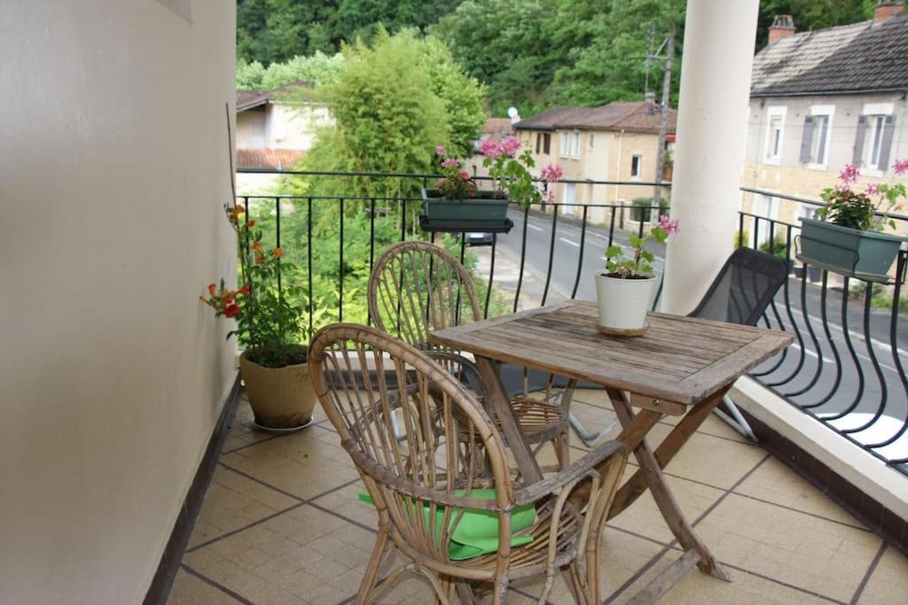 Appartement Chaleureux Avec Parking Gratuit Sarlat Exterior foto